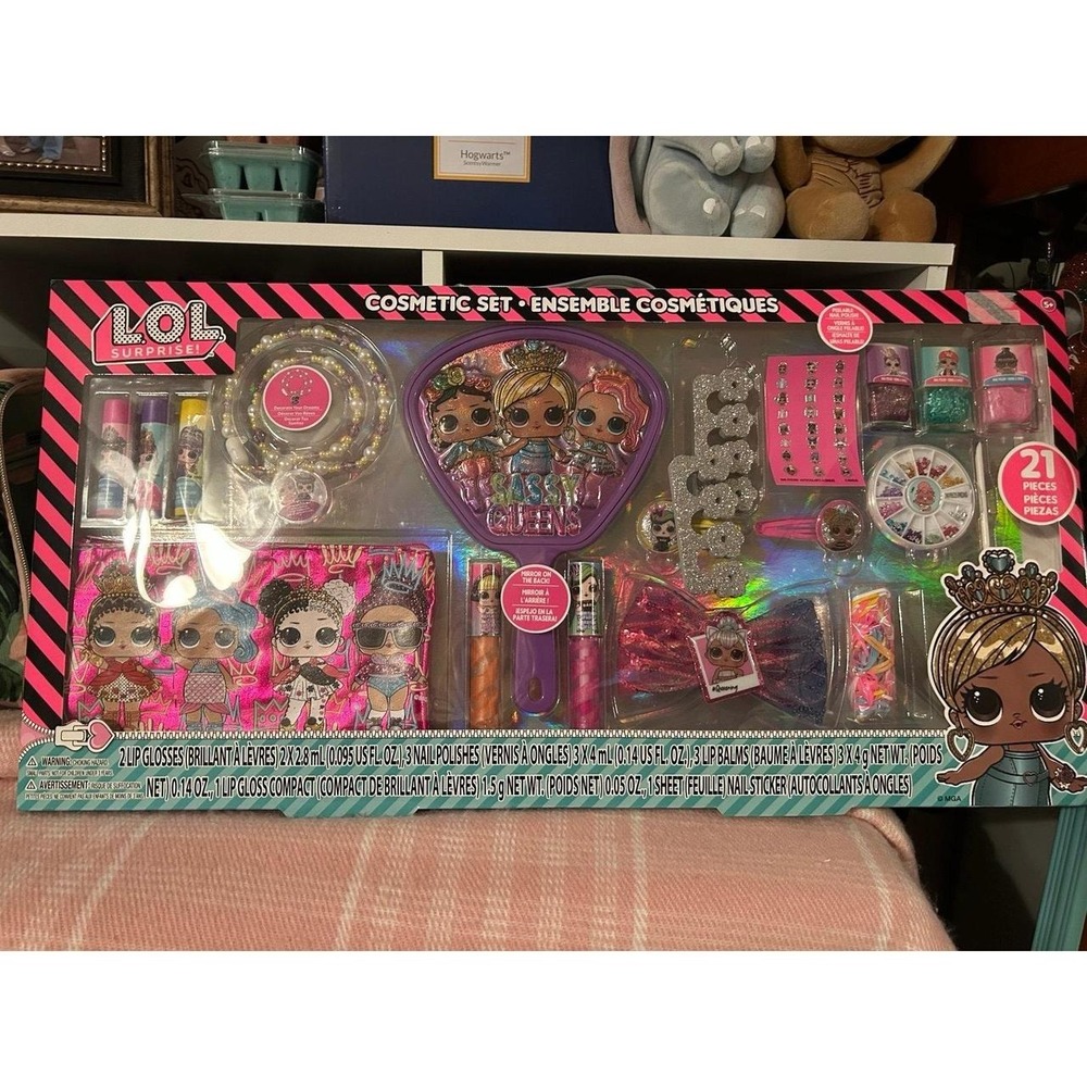 LOL Surprise 21 piece cosmetic set